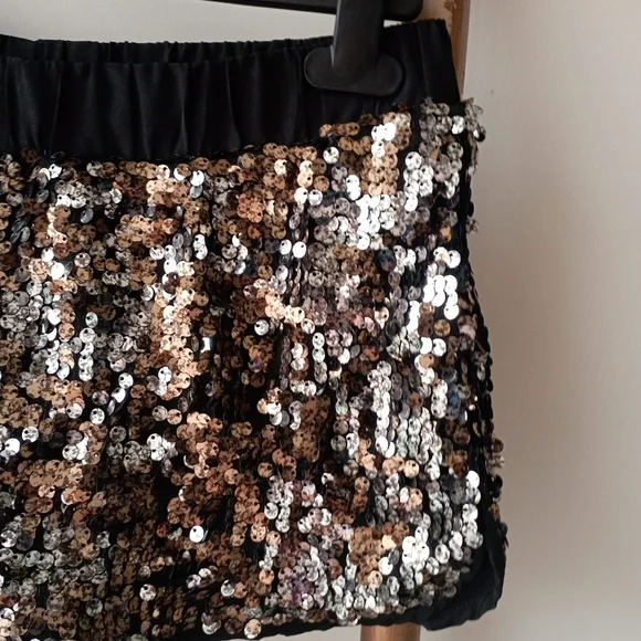 🍓 Forever 21 Sequin Dolphin Shorts New - Picture 12 of 17